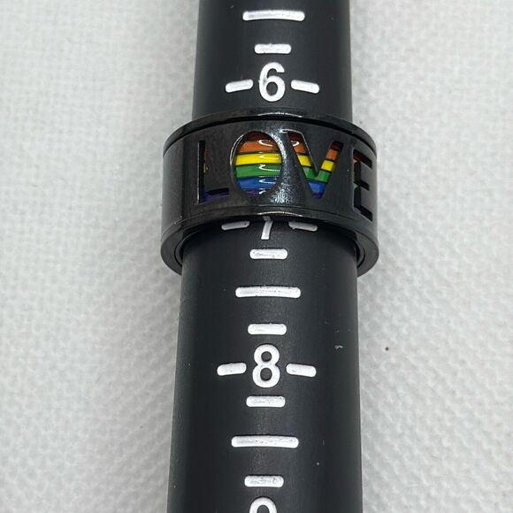 NWOT Size 7 Titanium “LOVE” spinner/fidget band with rainbow flag - Picture 6 of 7